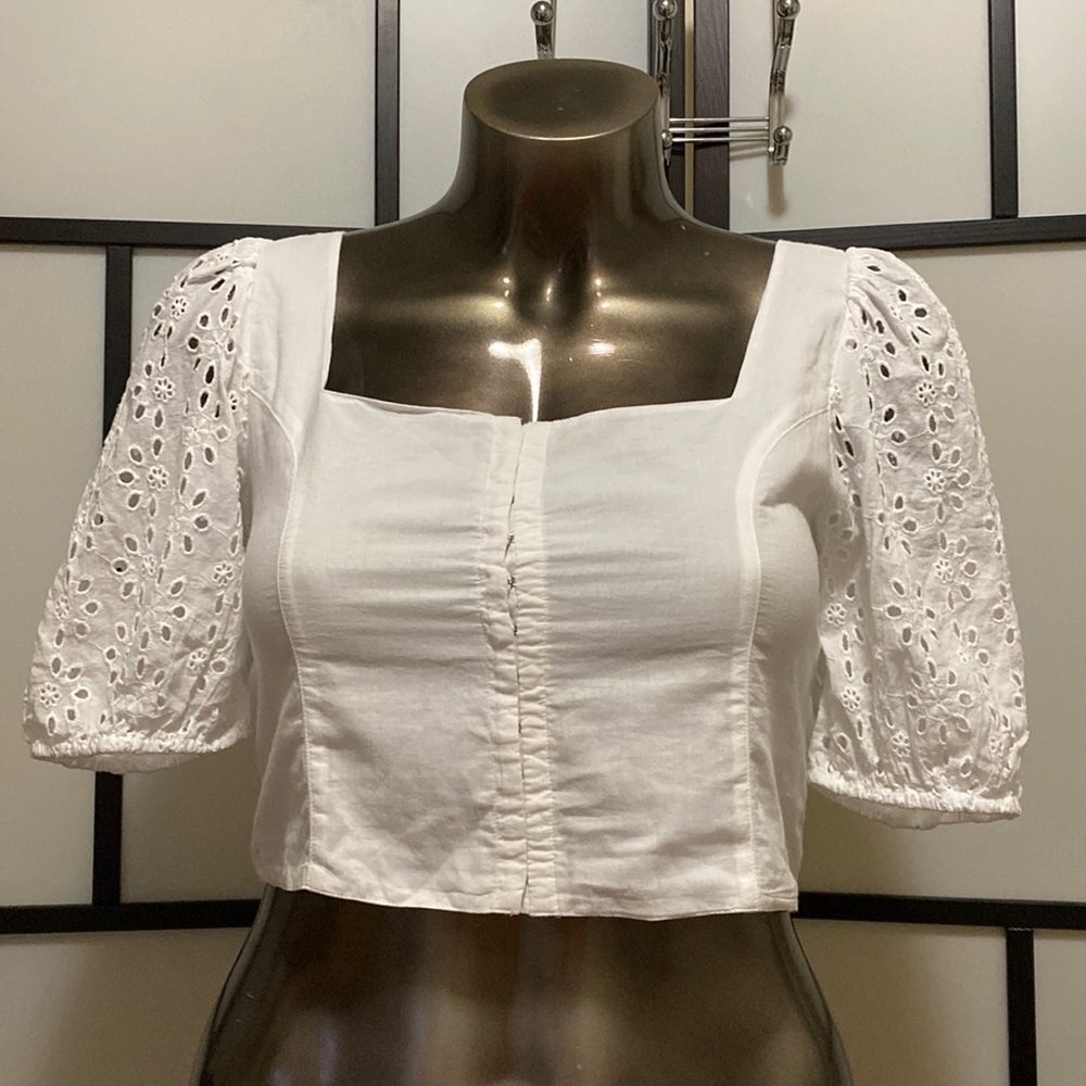 American Eagle White Eyelet Puff-Sleeve Square-Neck Smoked Back Crop Top L/G/G